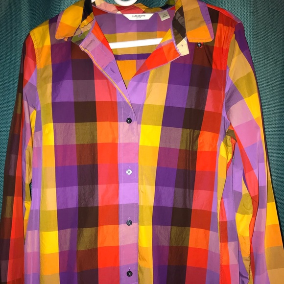 Button up top🎾 - Picture 1 of 1